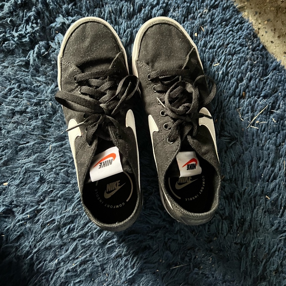 Women’s Nike Court Legacy